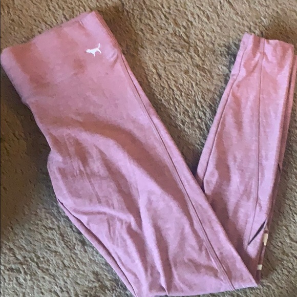PINK Victoria's Secret Pants - PINK Yoga Pant 🐊
